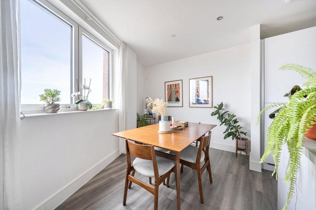 Property photo 3 of 23 1461135-23-6A2Fc7...