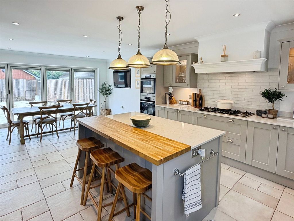 Property photo 1 of 24 Breakfast Kitchen