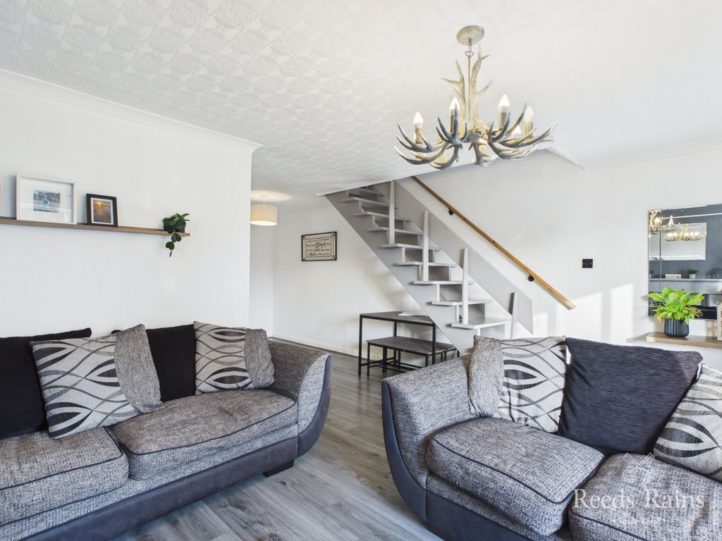 Property photo 2 of 19 Lounge