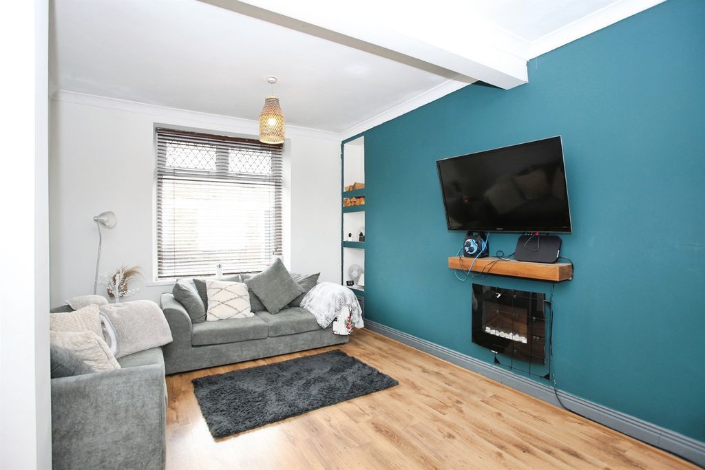 Property photo 2 of 17