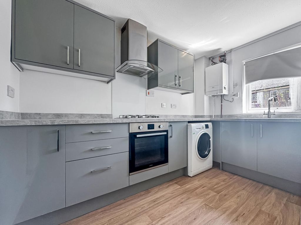 Property photo 3 of 12 Kitchen