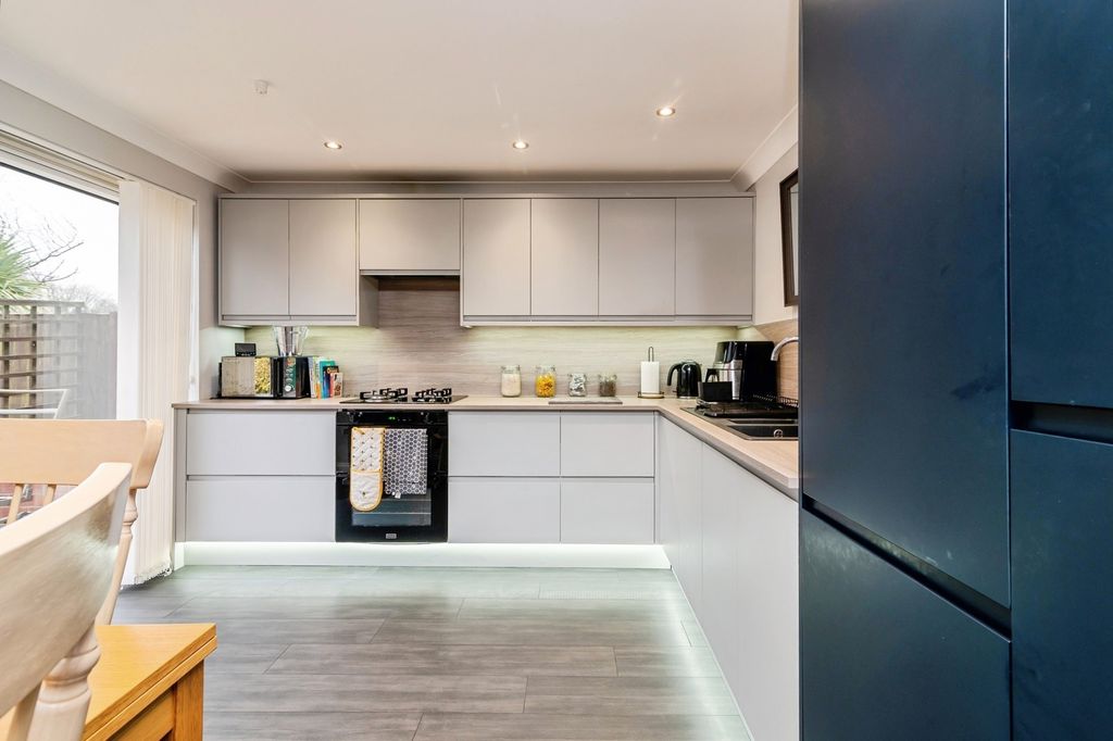 Property photo 3 of 16 Pbox-Img.Jpg