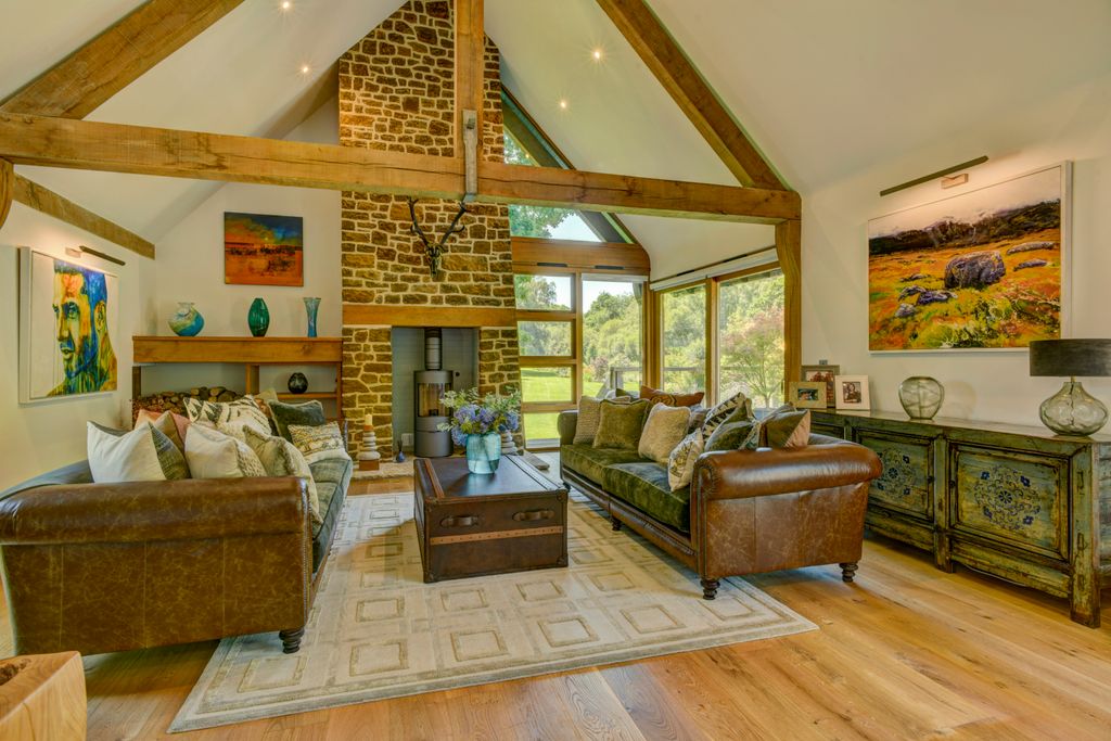 Property photo 2 of 20 Sitting Room