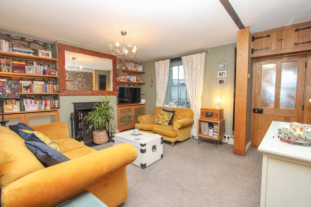 Property photo 2 of 31