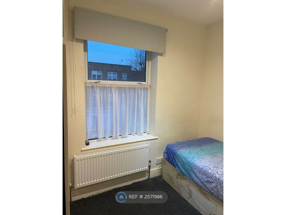 Property photo 1 of 14 Single Bedroom 1