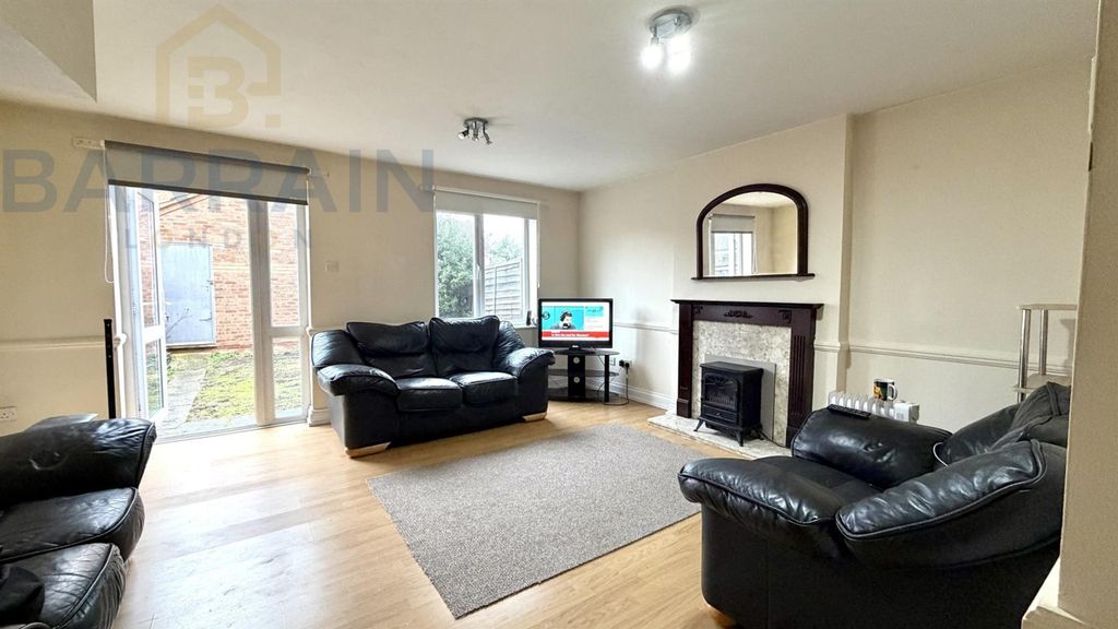 Property photo 1 of 10 Beckton, E6 House For Sale By Barrain London Estate Agency