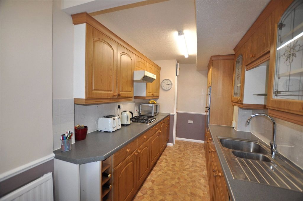 Property photo 2 of 10 Kitchen