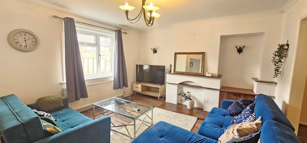 Property photo 3 of 14