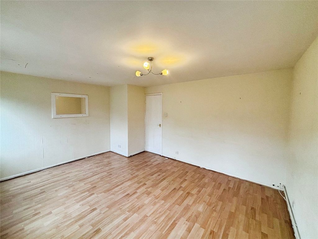 Property photo 3 of 11 Lounge