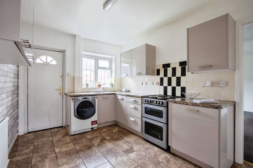 Property photo 2 of 11