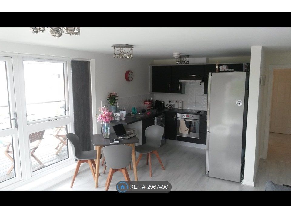 Property photo 3 of 8 Kitchen