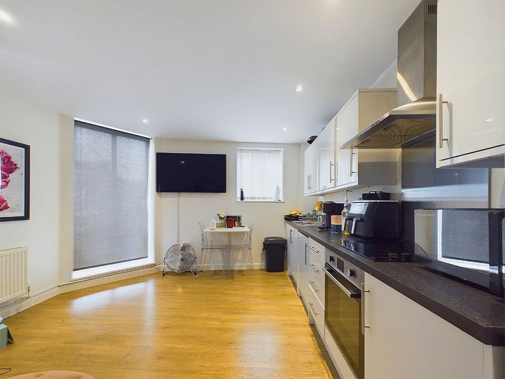 Property photo 3 of 11 2698285