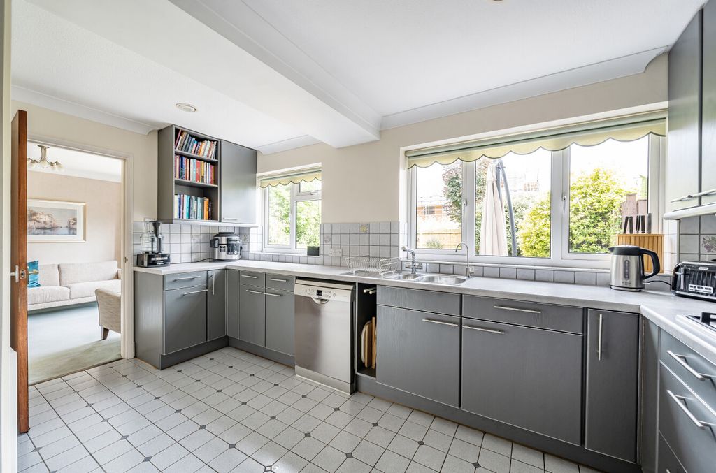 Property photo 3 of 28 1309927-12-684c9A...