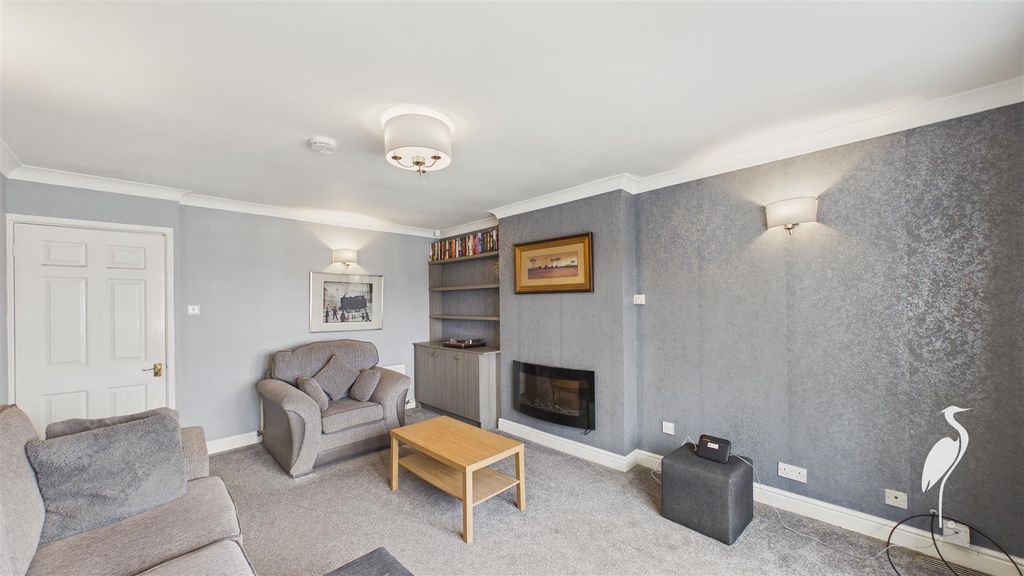 Property photo 3 of 21 Lounge