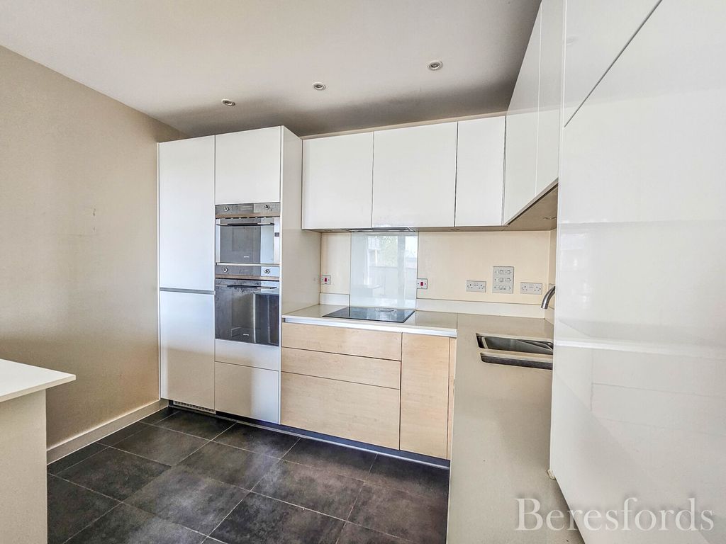 Property photo 2 of 10 Picture No. 14