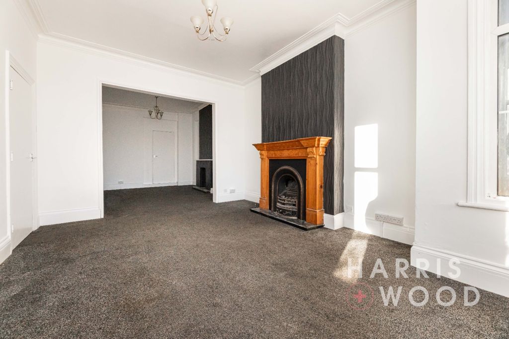 Property photo 3 of 26 4687935