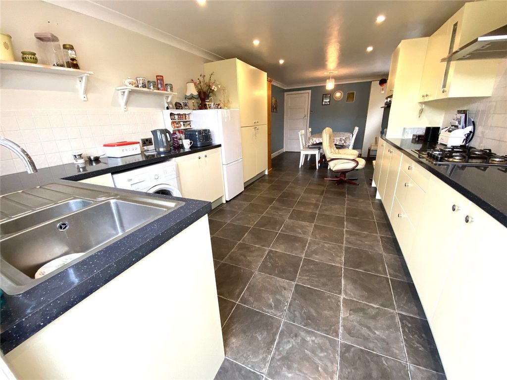 Property photo 2 of 16 Picture No. 15