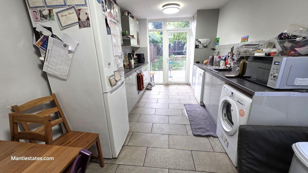 Property photo 3 of 20 Kitchen Diner
