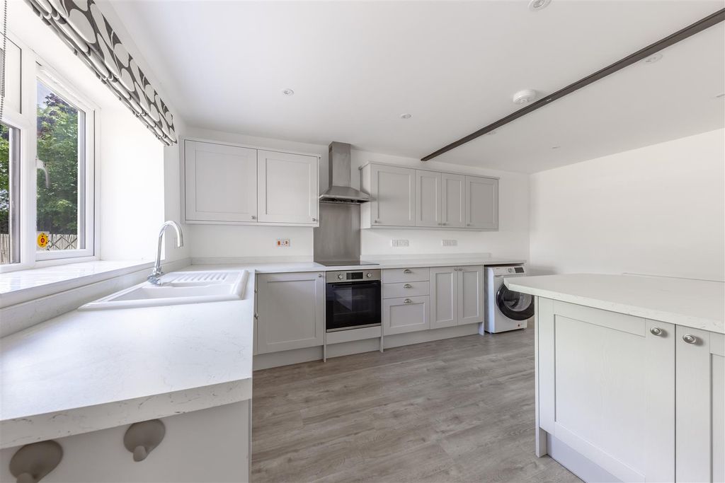 Property photo 2 of 17 Kitchen