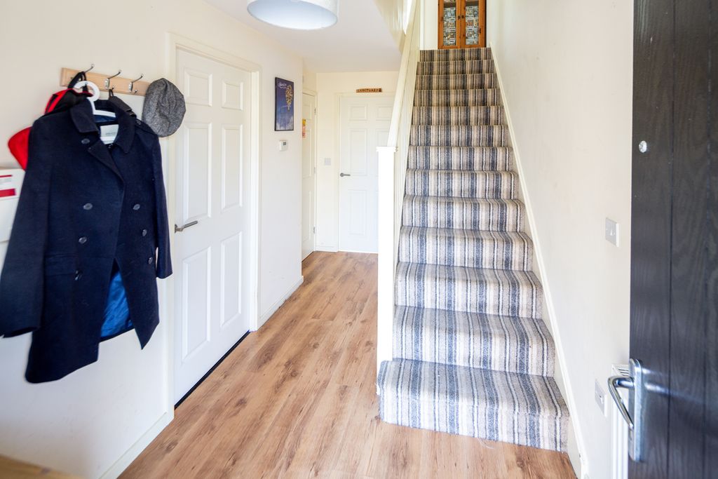 Property photo 3 of 19 Entrance Hall