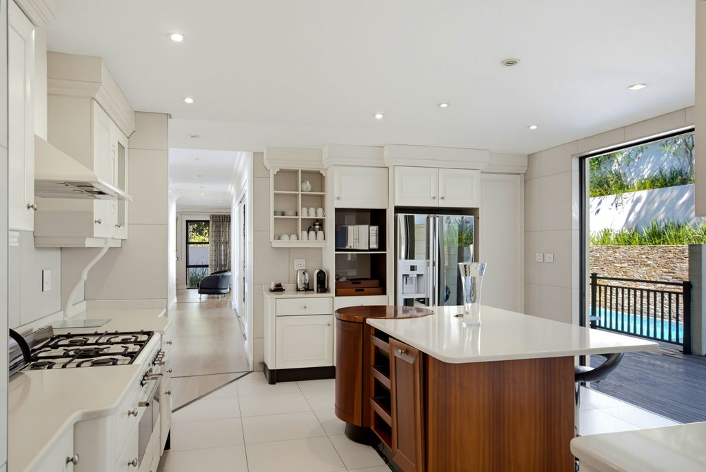 Property photo 3 of 46