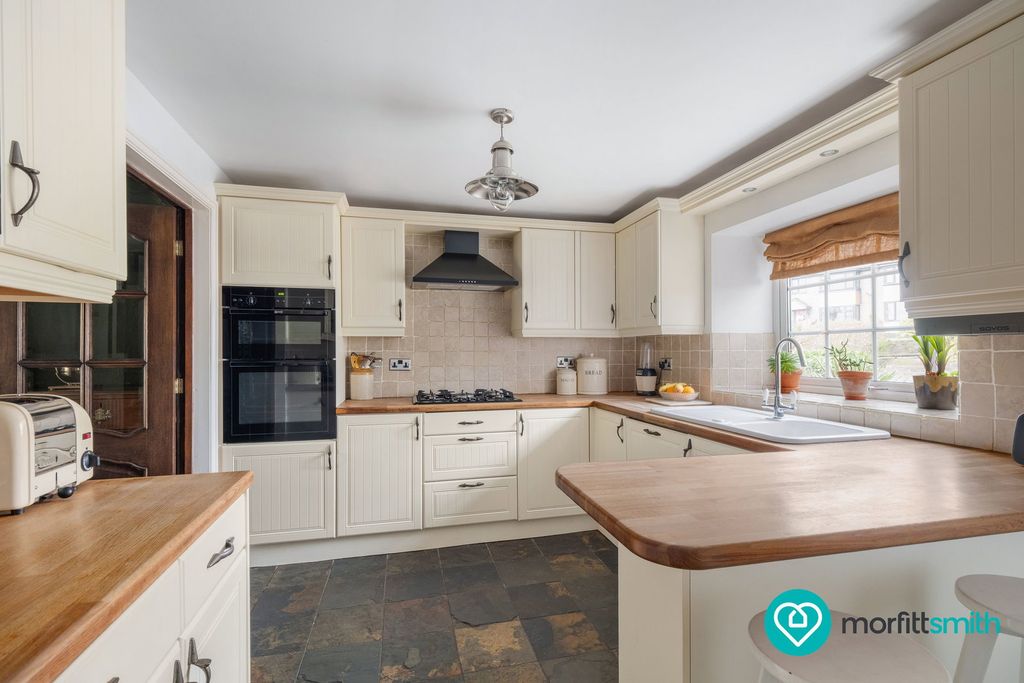 Property photo 2 of 30