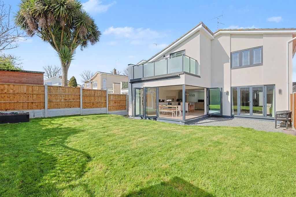 Property photo 2 of 37