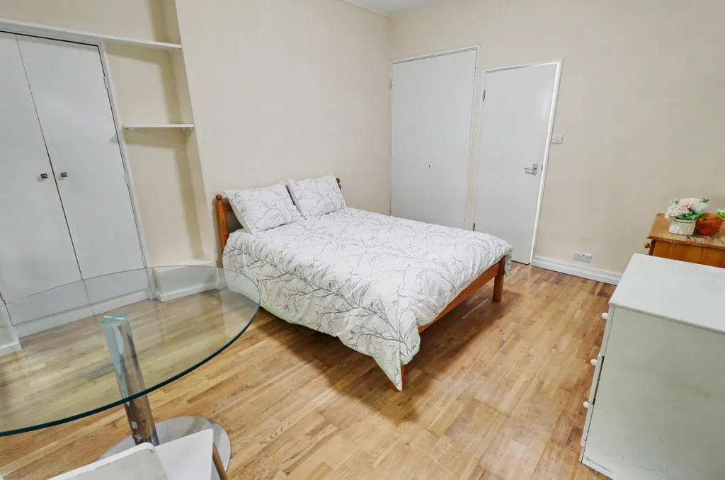 Property photo 3 of 12