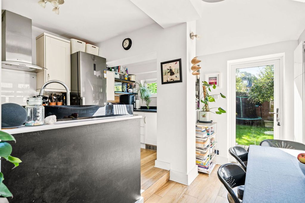 Property photo 2 of 21