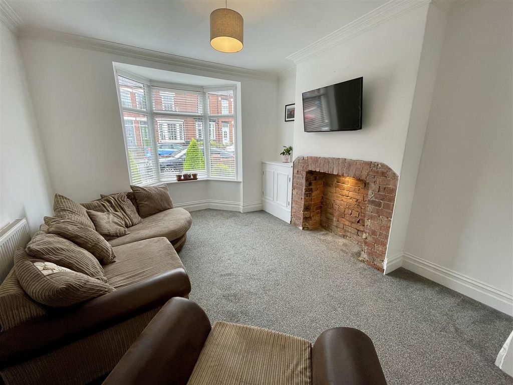 Property photo 2 of 9 Lounge