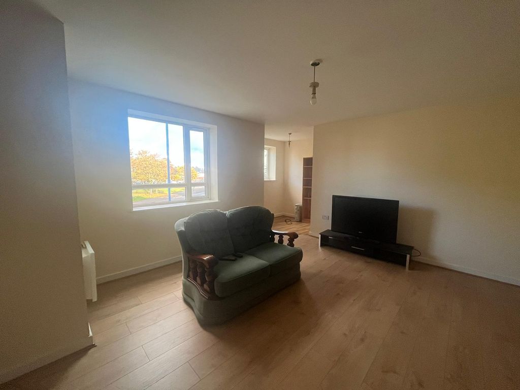 Property photo 3 of 10 Image