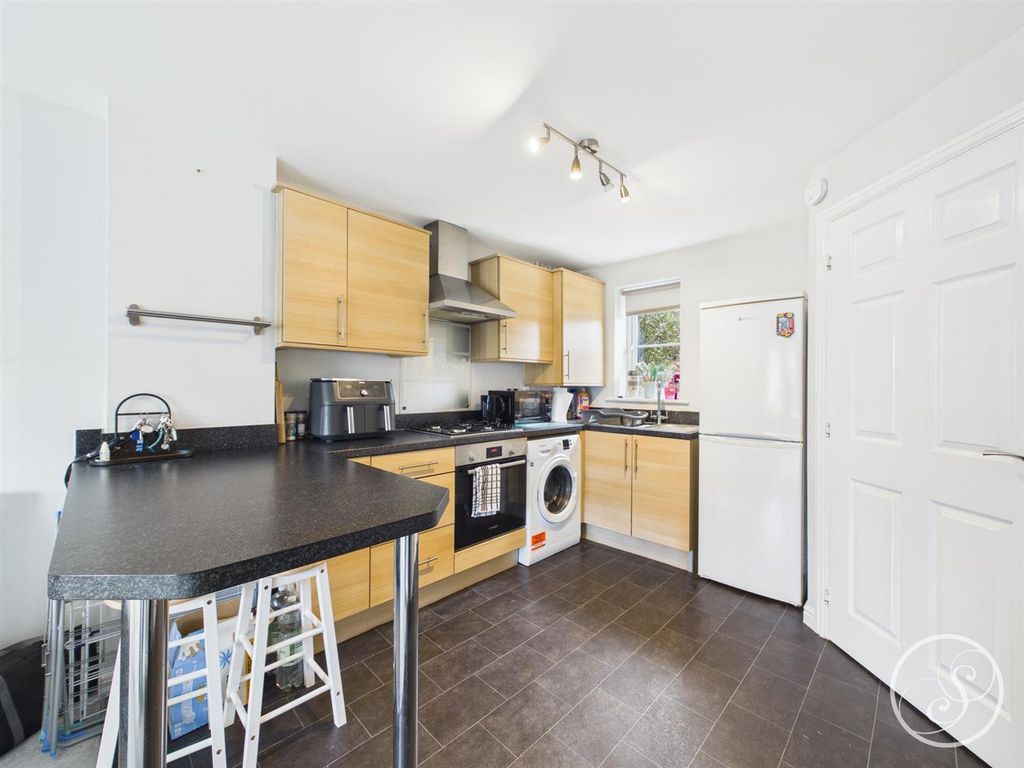 Property photo 3 of 13 Kitchen