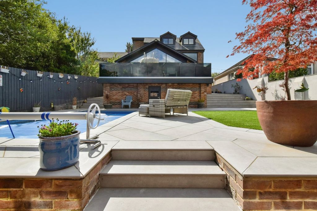 Property photo 1 of 33 Pbox-Img.Jpg