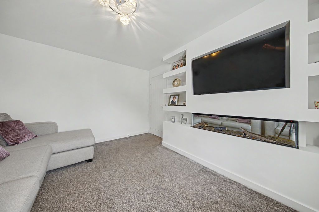 Property photo 3 of 34 Living Room