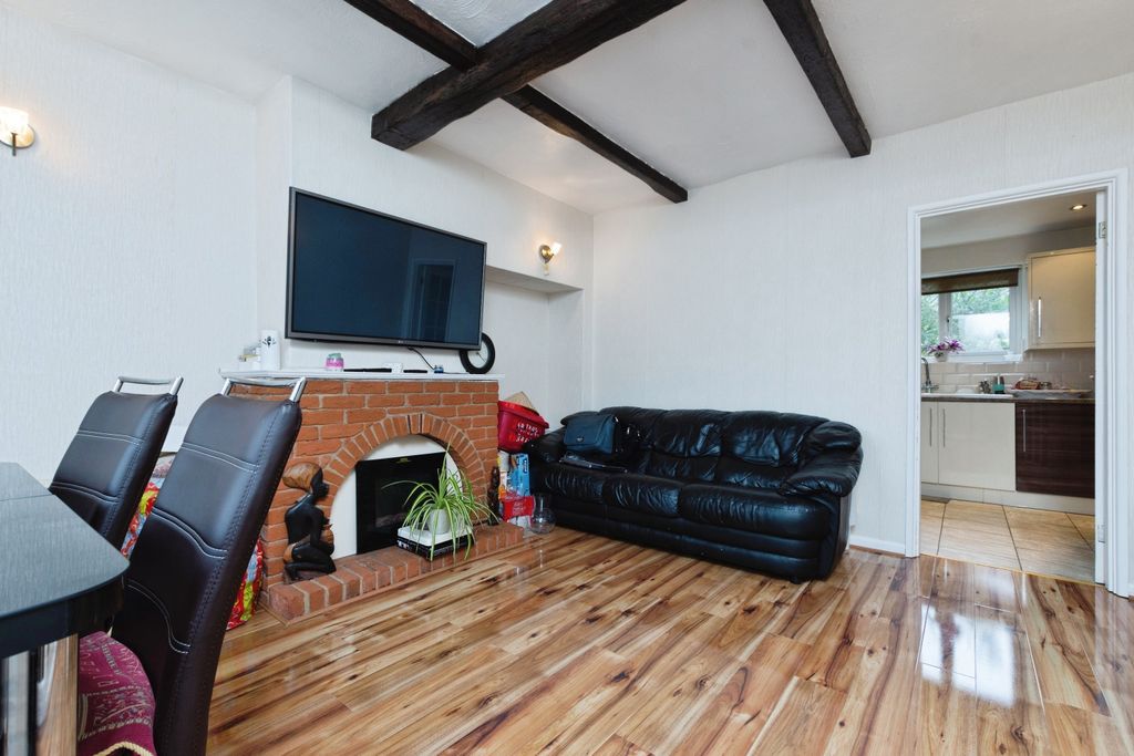 Property photo 3 of 14 Lounge