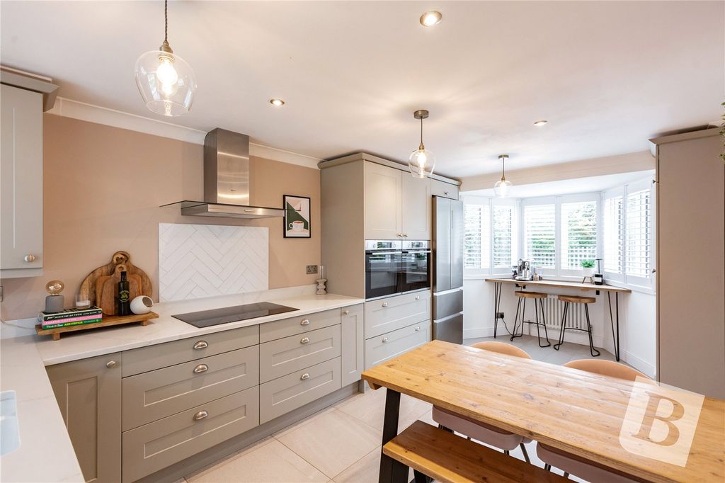 Property photo 3 of 26 Kitchen