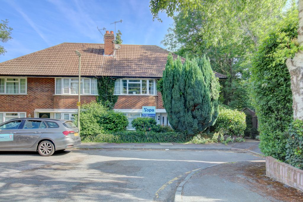 Property photo 1 of 11 Front 2