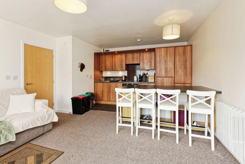 Property photo 3 of 20 Pbox-Img.Jpg