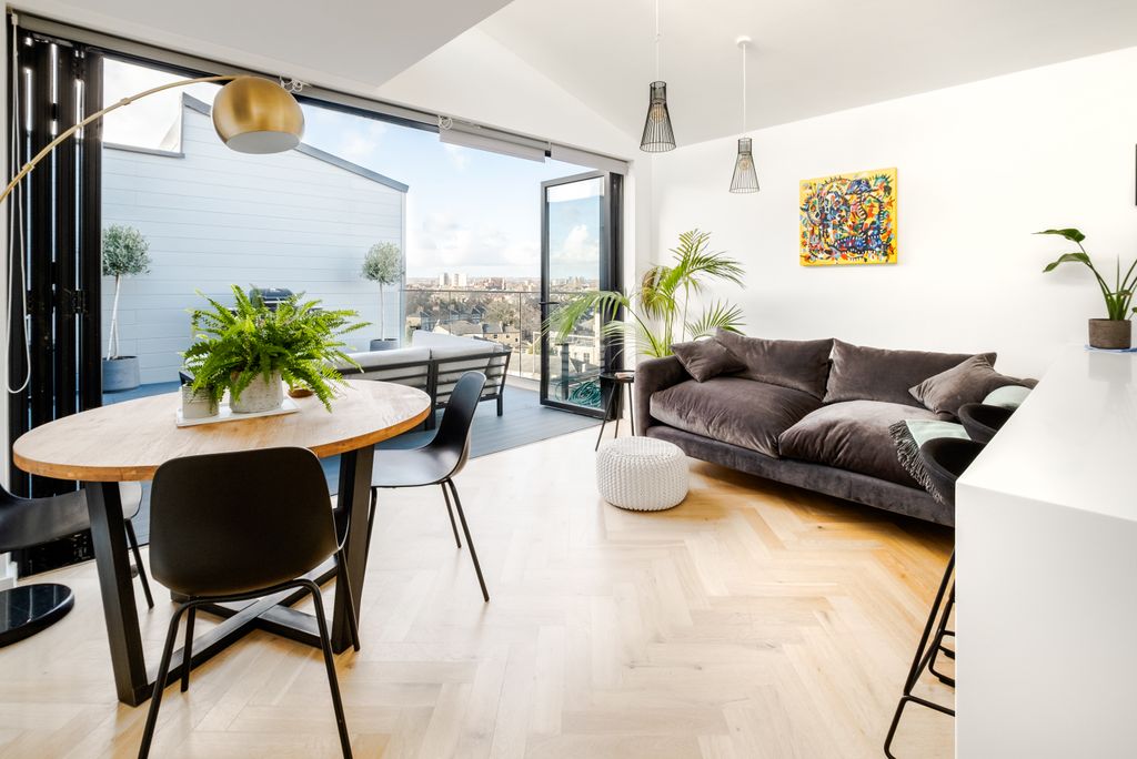 Property photo 3 of 19