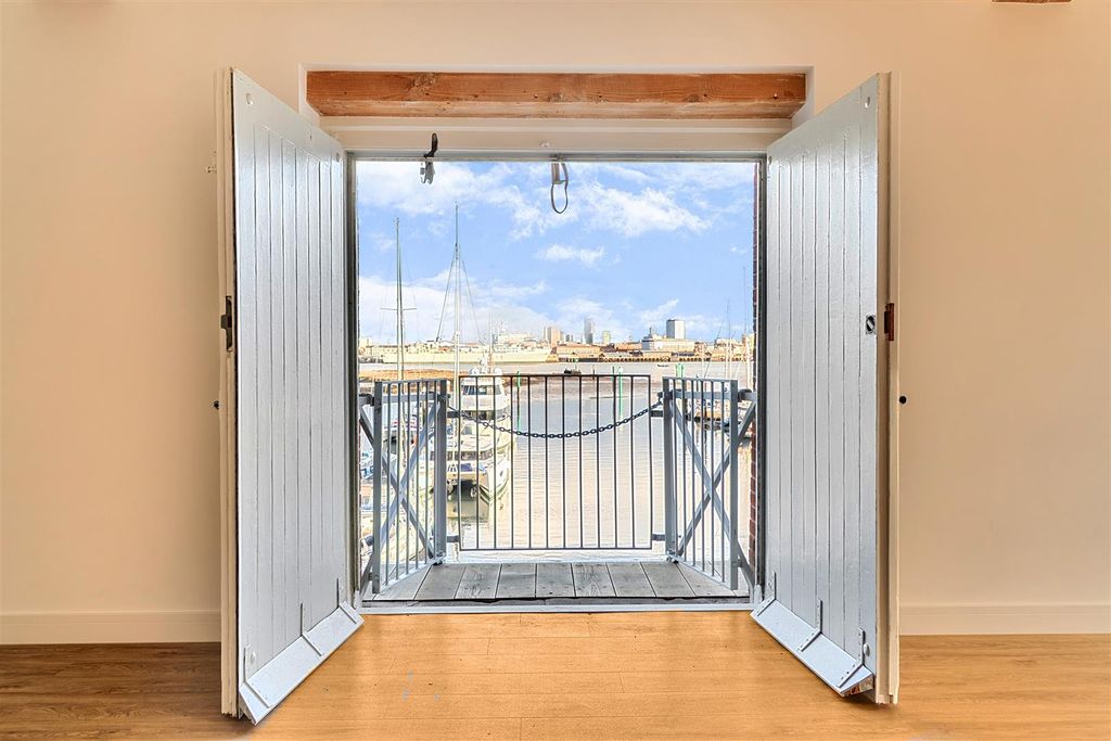 Property photo 1 of 23 Balcony