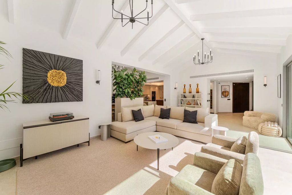 Property photo 3 of 18