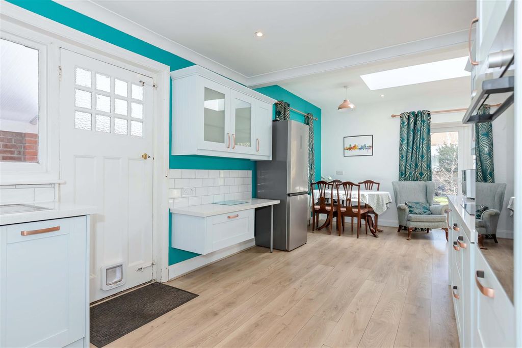 Property photo 3 of 17 St Thomas's Rd_7.Jpg