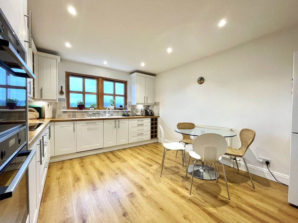 Property photo 3 of 33