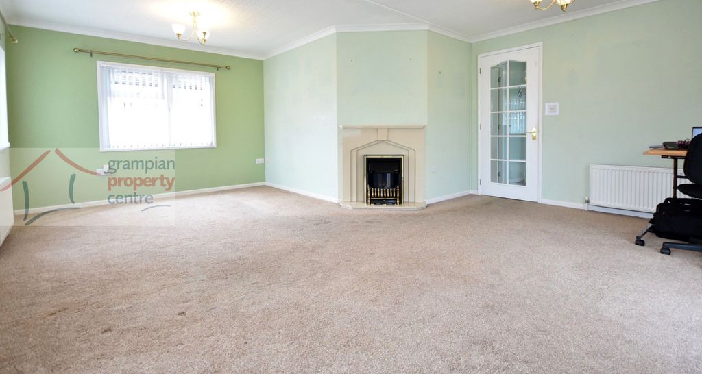 Property photo 3 of 17 Lounge .Jpg