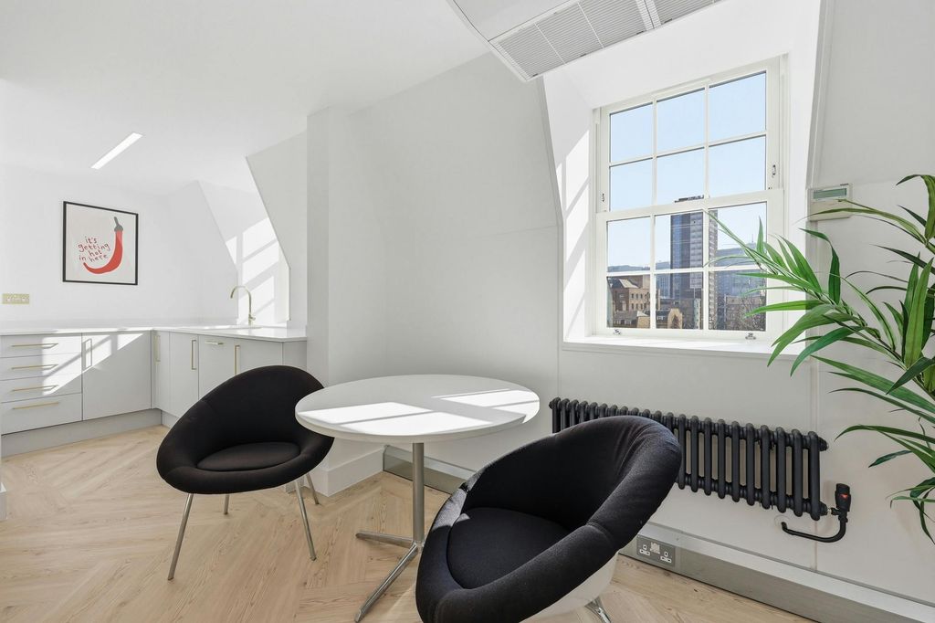 Property photo 3 of 11 27_Img_9739.Jpg