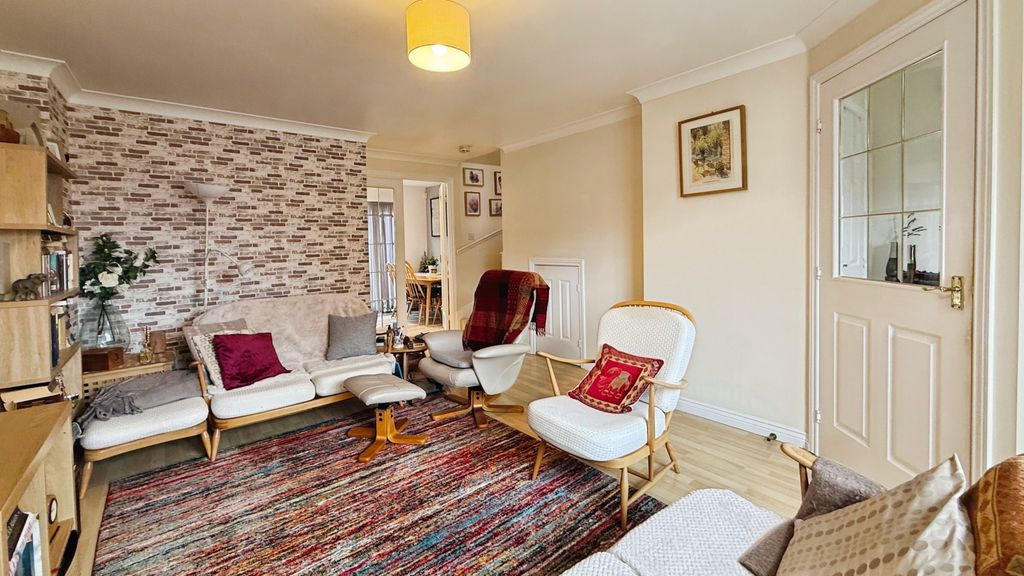 Property photo 3 of 14 Lounge