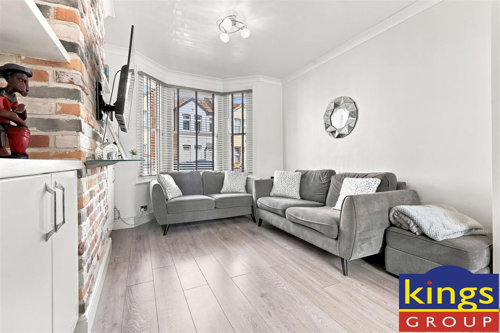 Property photo 2 of 18
