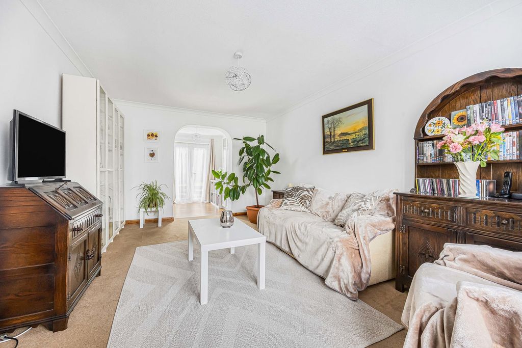 Property photo 3 of 23 Sitting Room