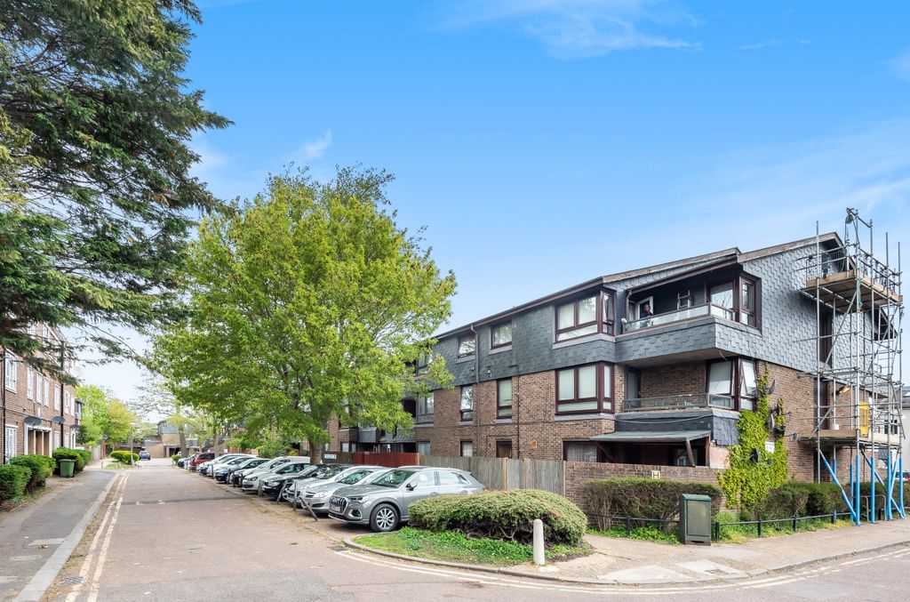 Property photo 3 of 8 External