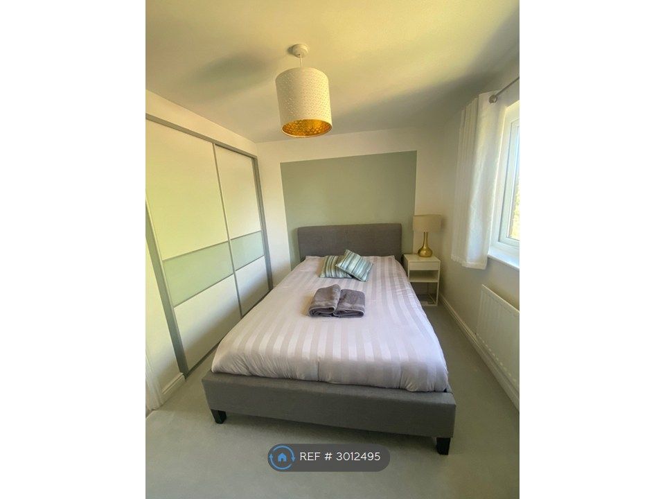 Property photo 2 of 17 Main Bedroom Upstairs With Built In Wardrobe